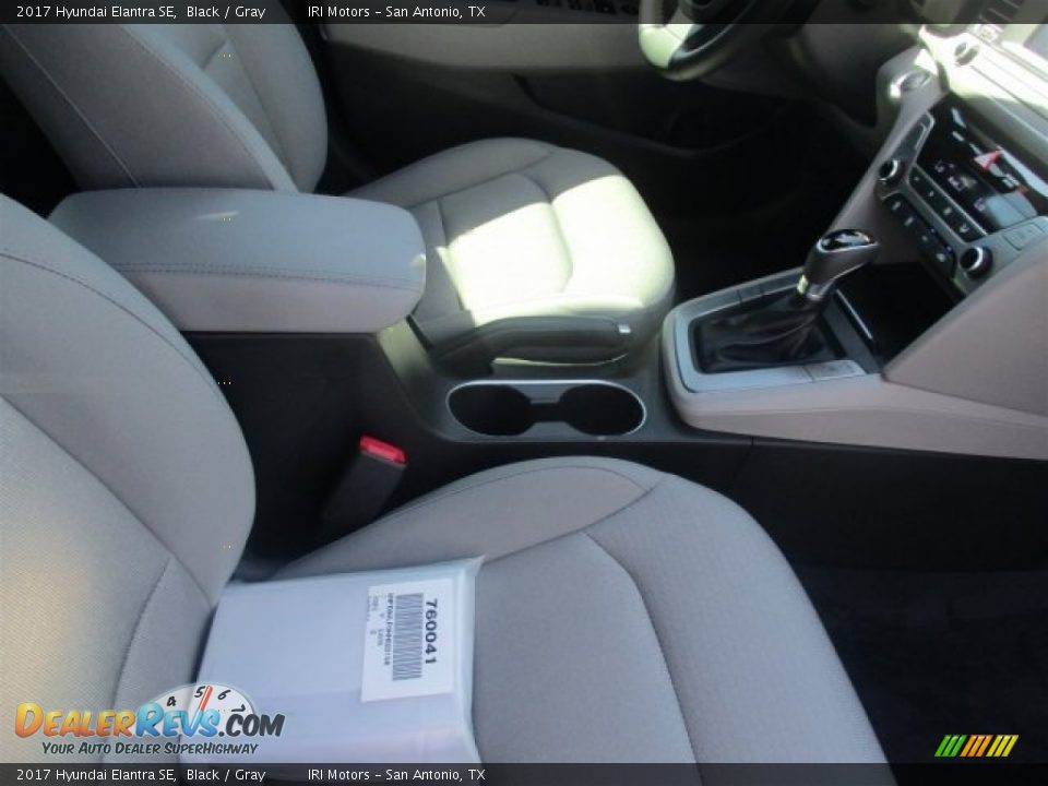 2017 Hyundai Elantra SE Black / Gray Photo #13