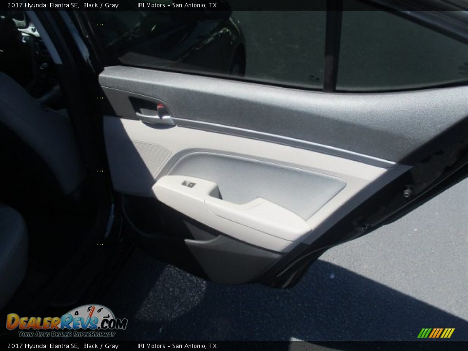 2017 Hyundai Elantra SE Black / Gray Photo #14