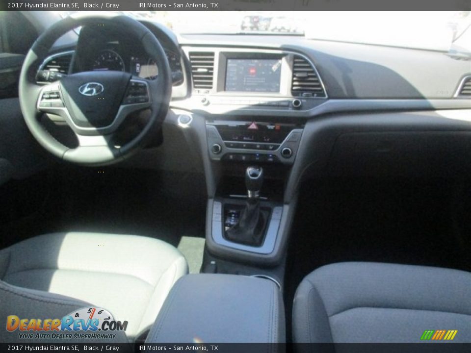 2017 Hyundai Elantra SE Black / Gray Photo #16