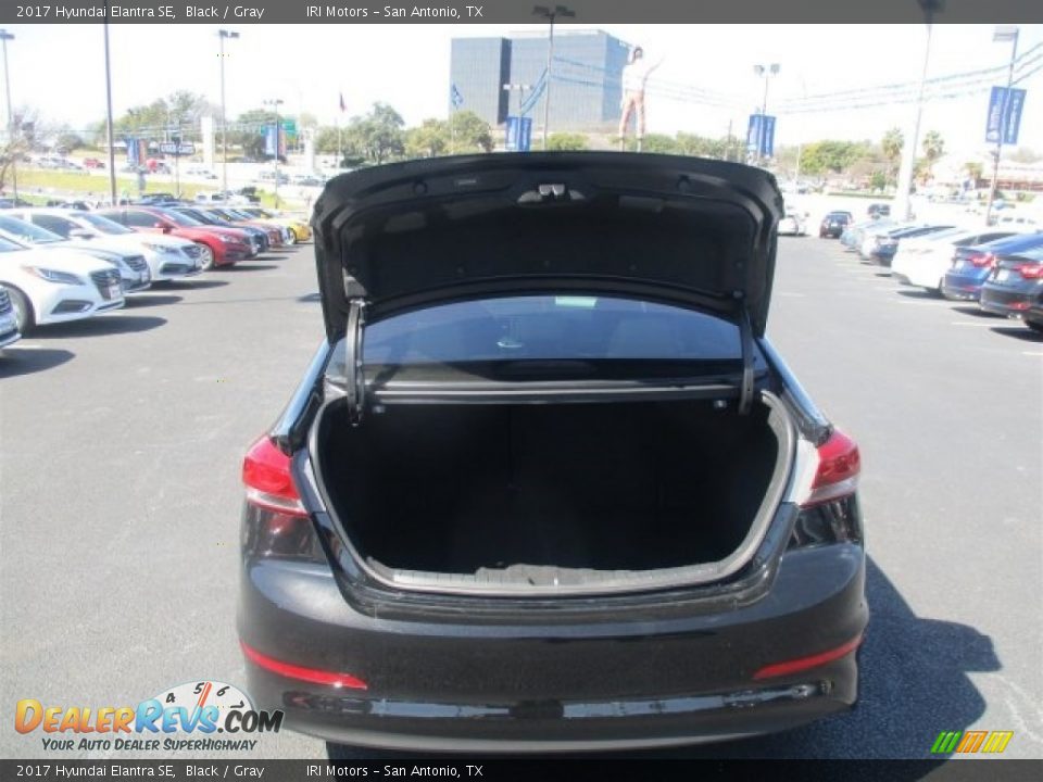 2017 Hyundai Elantra SE Black / Gray Photo #17