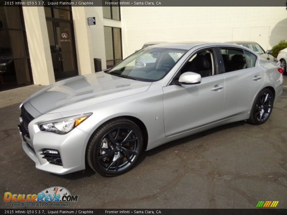 Front 3/4 View of 2015 Infiniti Q50 S 3.7 Photo #17