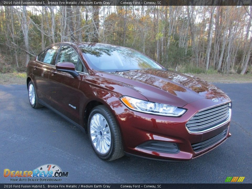 Front 3/4 View of 2016 Ford Fusion Hybrid S Photo #1