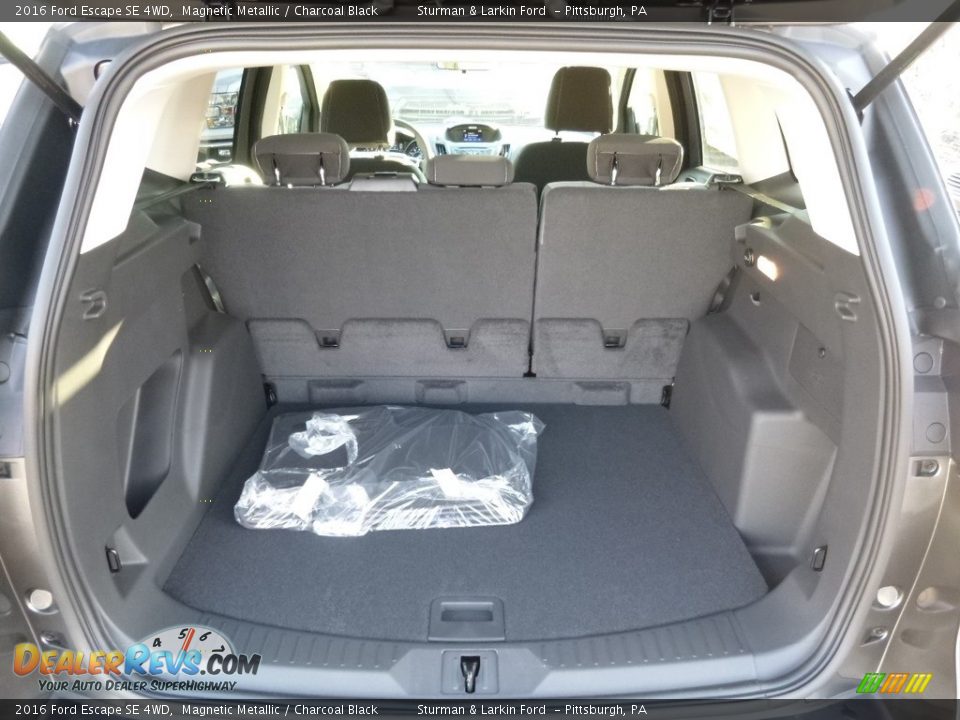 2016 Ford Escape SE 4WD Magnetic Metallic / Charcoal Black Photo #3