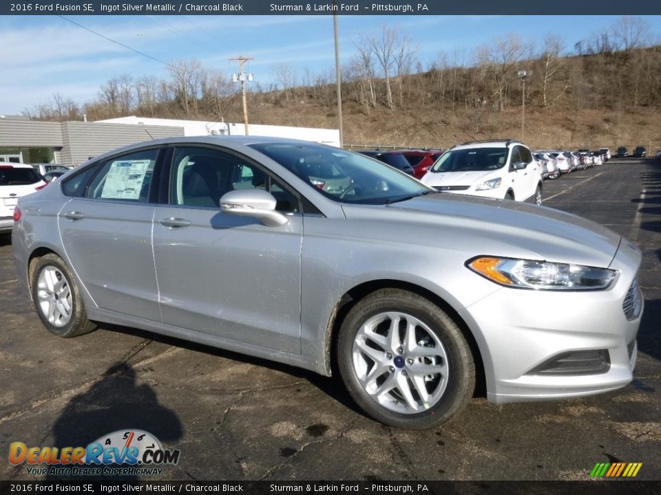 Front 3/4 View of 2016 Ford Fusion SE Photo #1