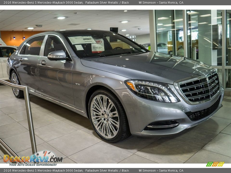 Front 3/4 View of 2016 Mercedes-Benz S Mercedes-Maybach S600 Sedan Photo #11
