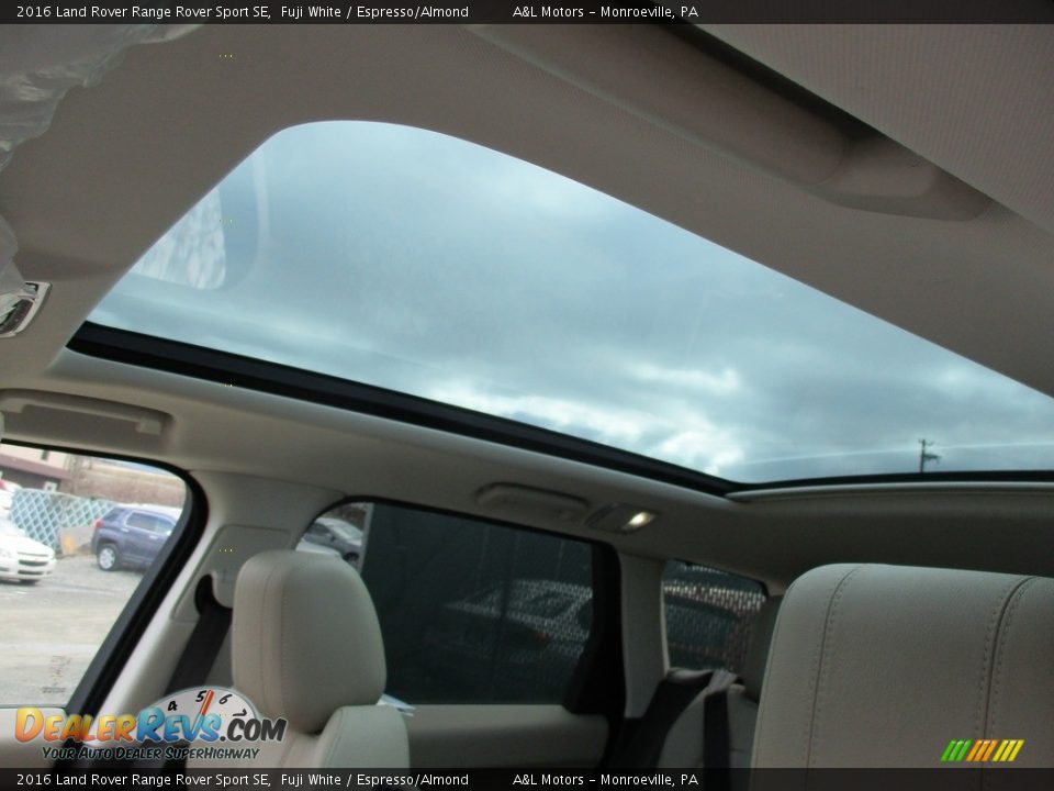 Sunroof of 2016 Land Rover Range Rover Sport SE Photo #11