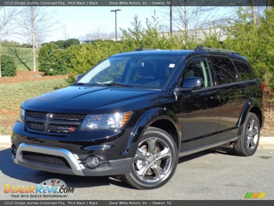 Front 3/4 View of 2016 Dodge Journey Crossroad Plus Photo #2