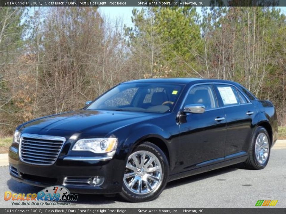 Front 3/4 View of 2014 Chrysler 300 C Photo #2
