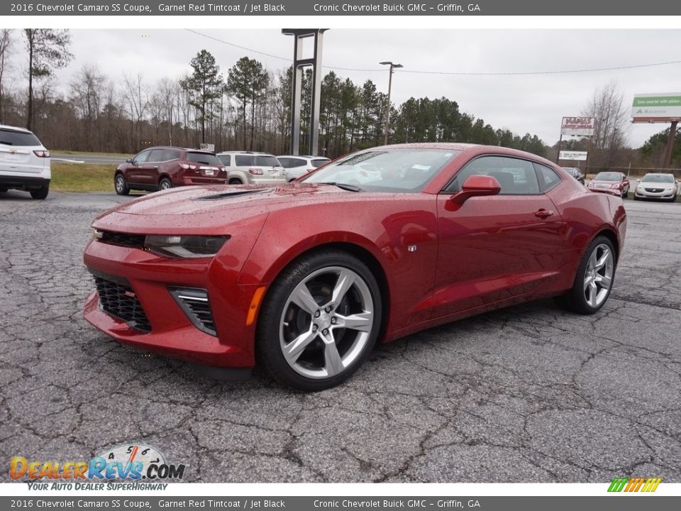 Front 3/4 View of 2016 Chevrolet Camaro SS Coupe Photo #3