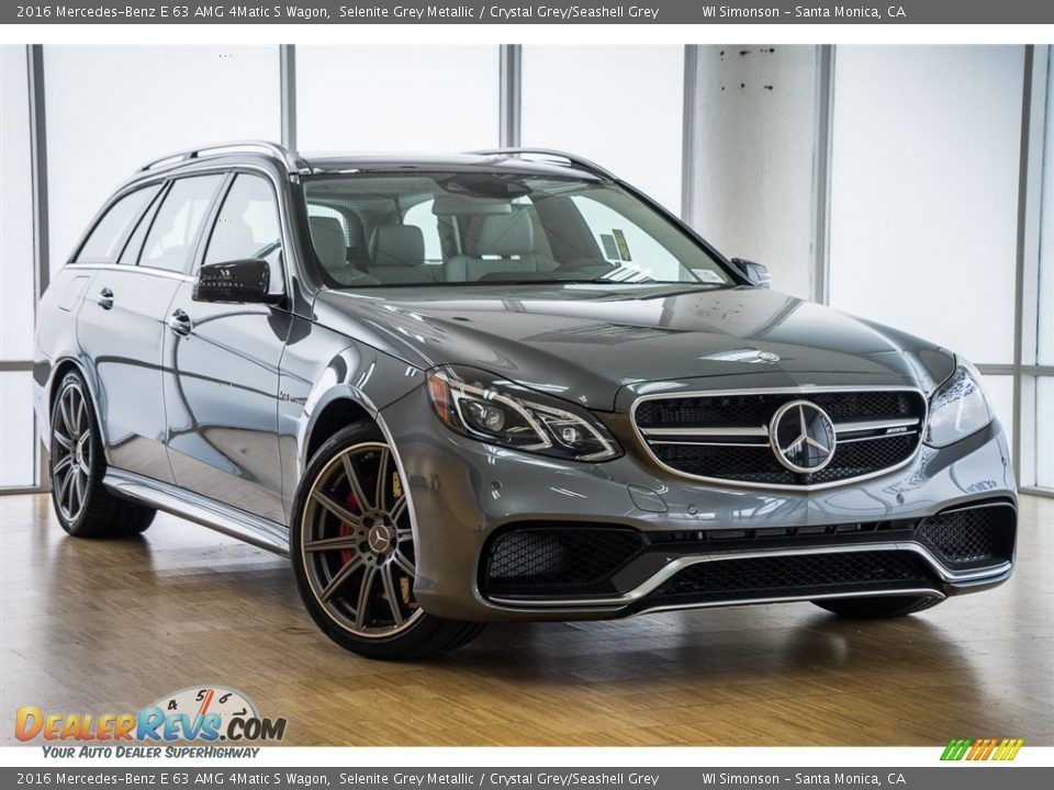 Front 3/4 View of 2016 Mercedes-Benz E 63 AMG 4Matic S Wagon Photo #12