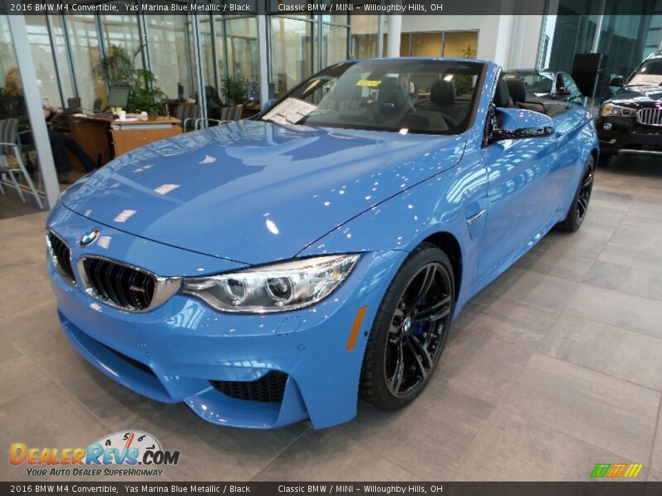 Front 3/4 View of 2016 BMW M4 Convertible Photo #1