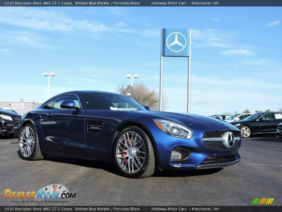 Front 3/4 View of 2016 Mercedes-Benz AMG GT S Coupe Photo #3