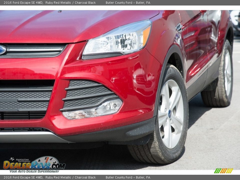 2016 Ford Escape SE 4WD Ruby Red Metallic / Charcoal Black Photo #2