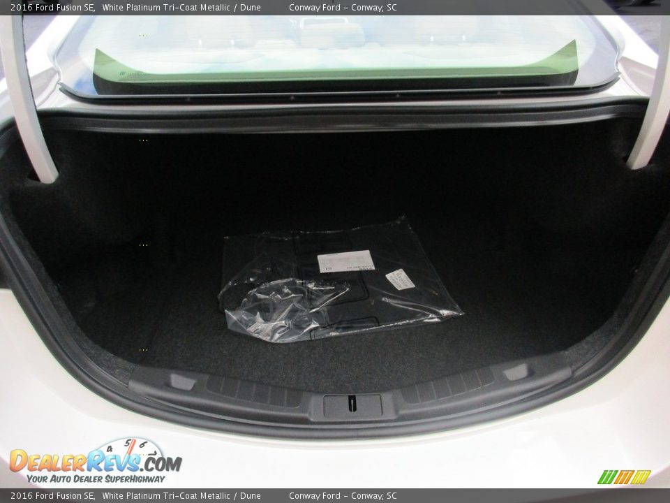 2016 Ford Fusion SE White Platinum Tri-Coat Metallic / Dune Photo #10