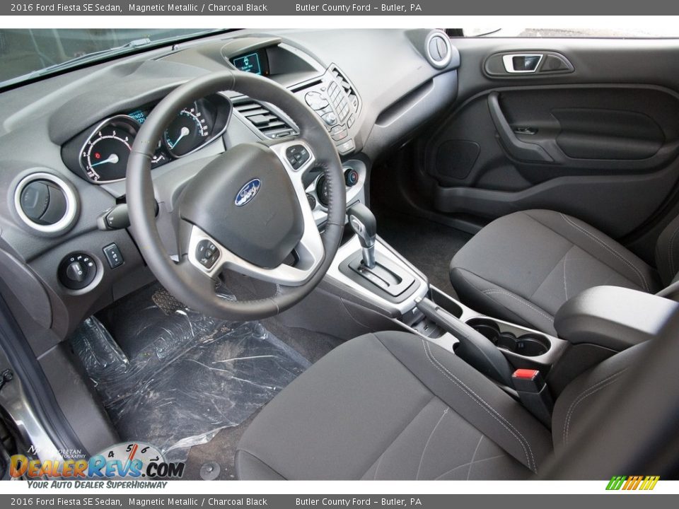 2016 Ford Fiesta SE Sedan Magnetic Metallic / Charcoal Black Photo #4