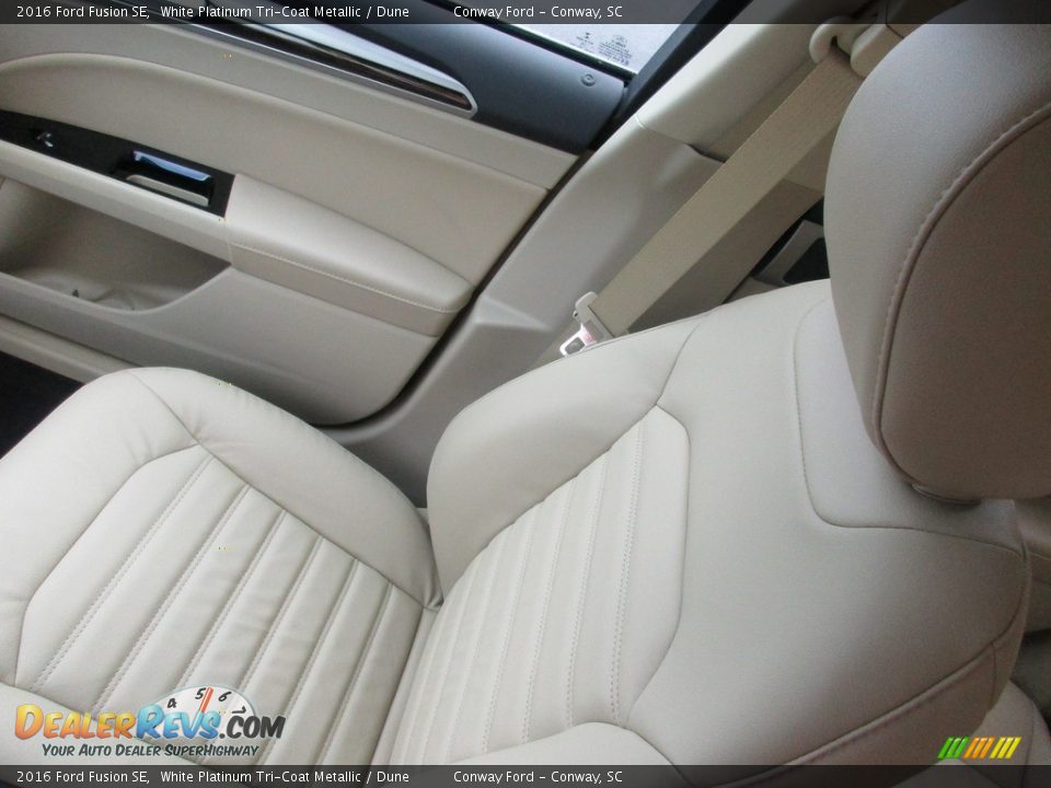 2016 Ford Fusion SE White Platinum Tri-Coat Metallic / Dune Photo #21
