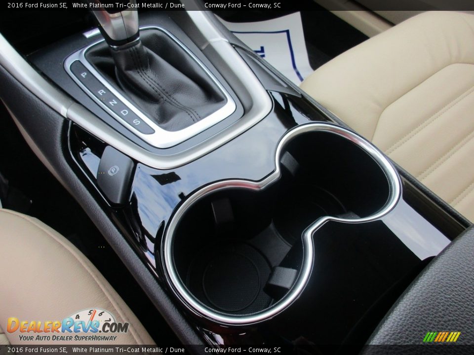 2016 Ford Fusion SE White Platinum Tri-Coat Metallic / Dune Photo #25