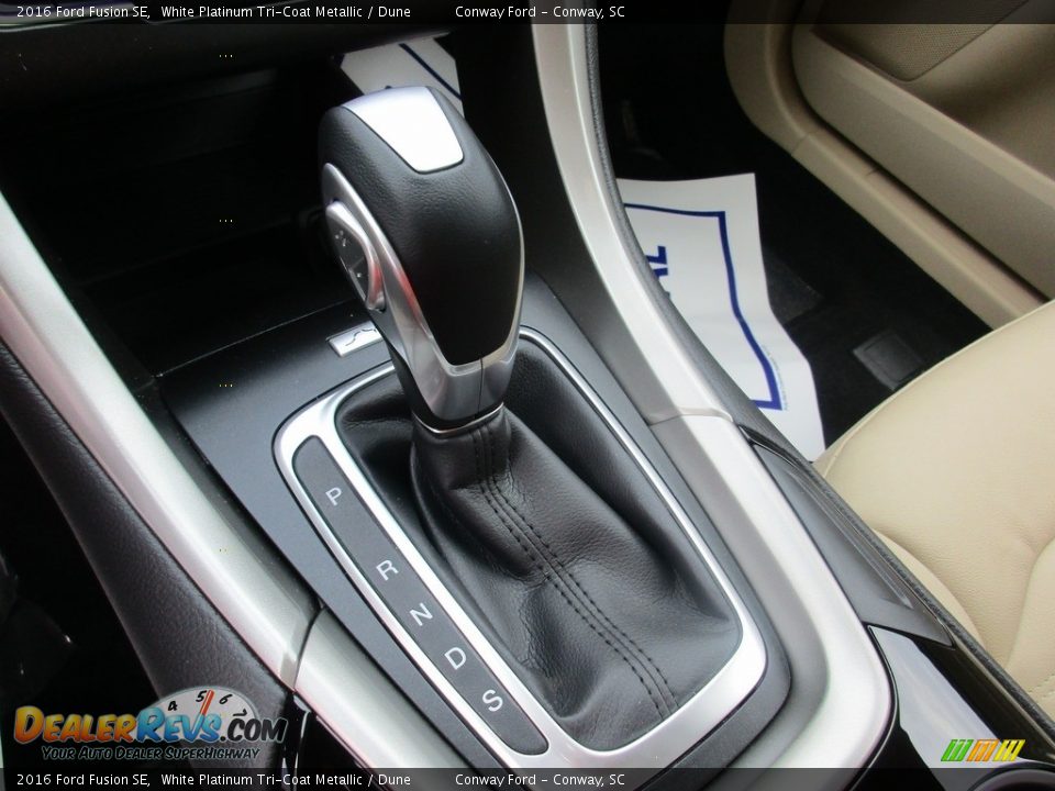 2016 Ford Fusion SE White Platinum Tri-Coat Metallic / Dune Photo #26