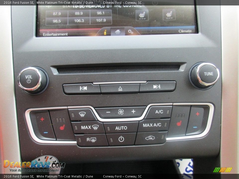 2016 Ford Fusion SE White Platinum Tri-Coat Metallic / Dune Photo #27