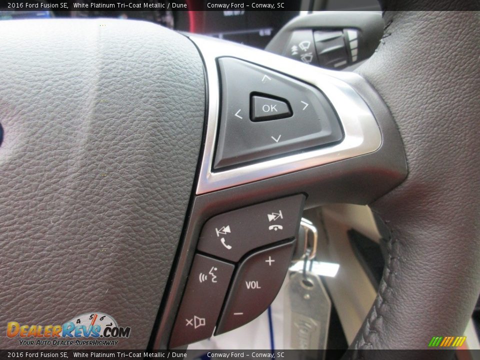 2016 Ford Fusion SE White Platinum Tri-Coat Metallic / Dune Photo #29