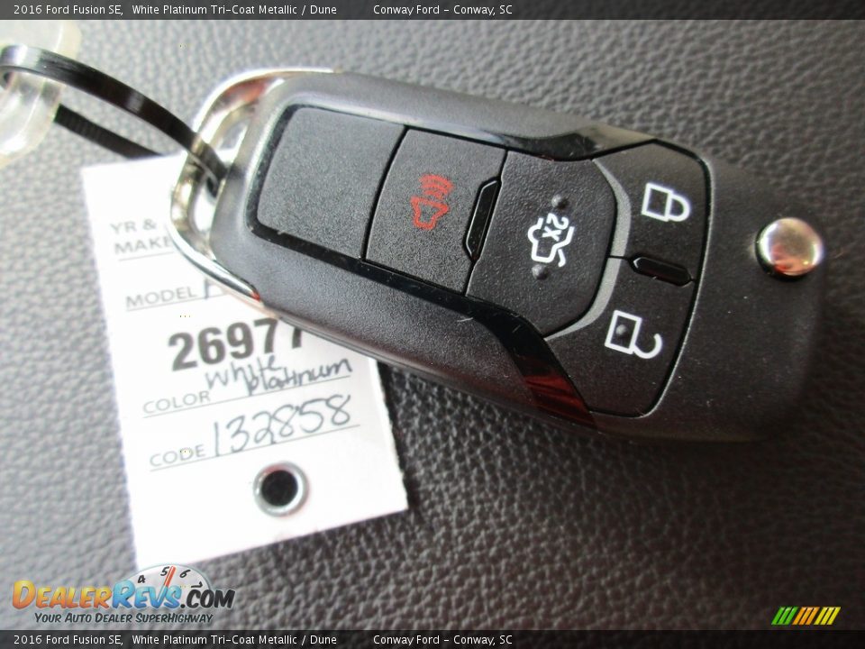 2016 Ford Fusion SE White Platinum Tri-Coat Metallic / Dune Photo #33