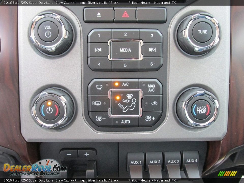 2016 Ford F250 Super Duty Lariat Crew Cab 4x4 Ingot Silver Metallic / Black Photo #30