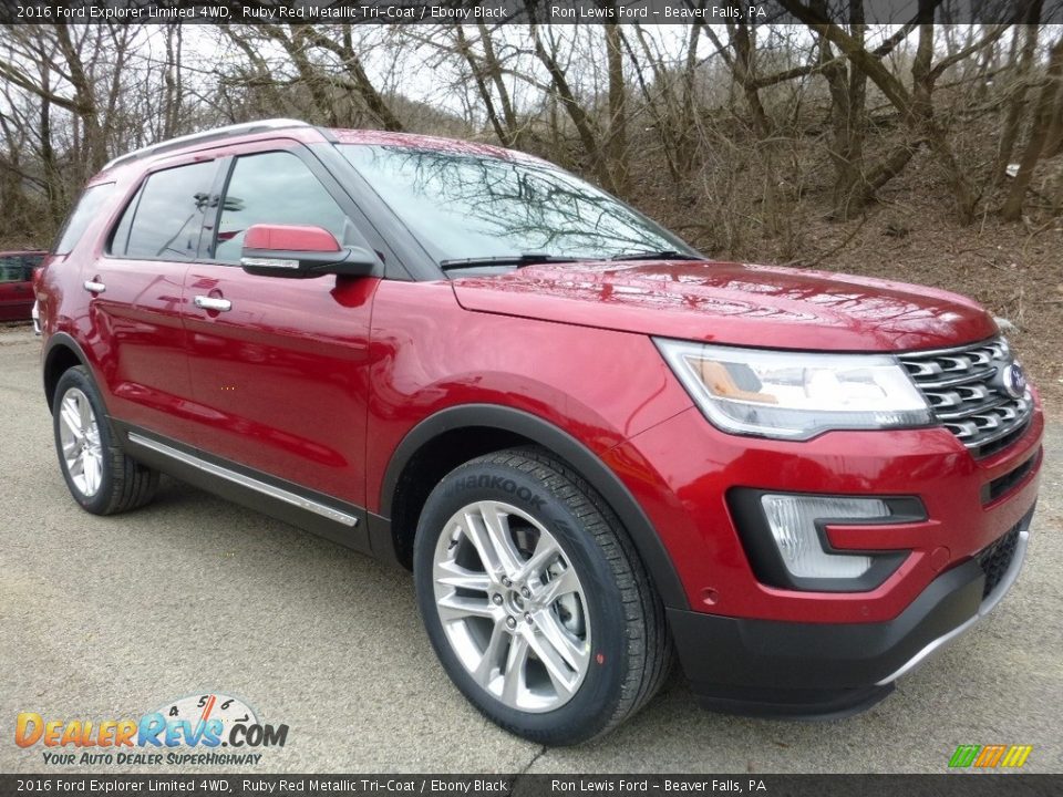 Front 3/4 View of 2016 Ford Explorer Limited 4WD Photo #8