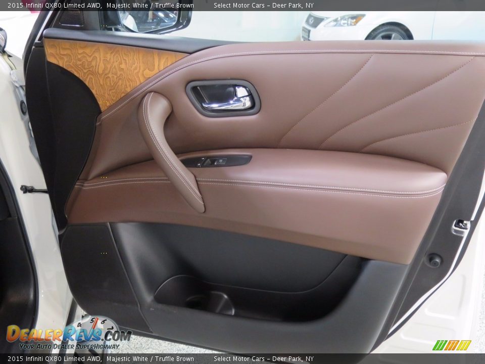Door Panel of 2015 Infiniti QX80 Limited AWD Photo #15