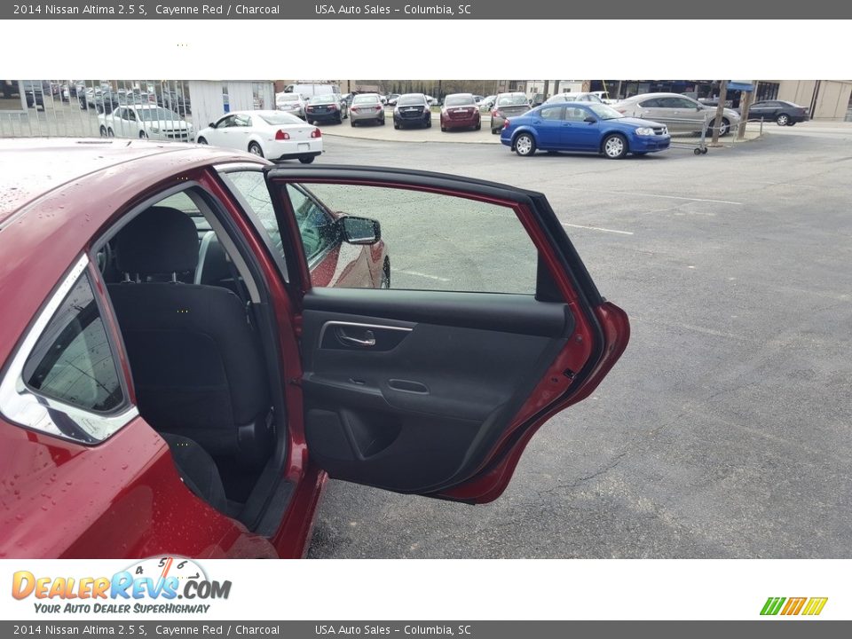 2014 Nissan Altima 2.5 S Cayenne Red / Charcoal Photo #10