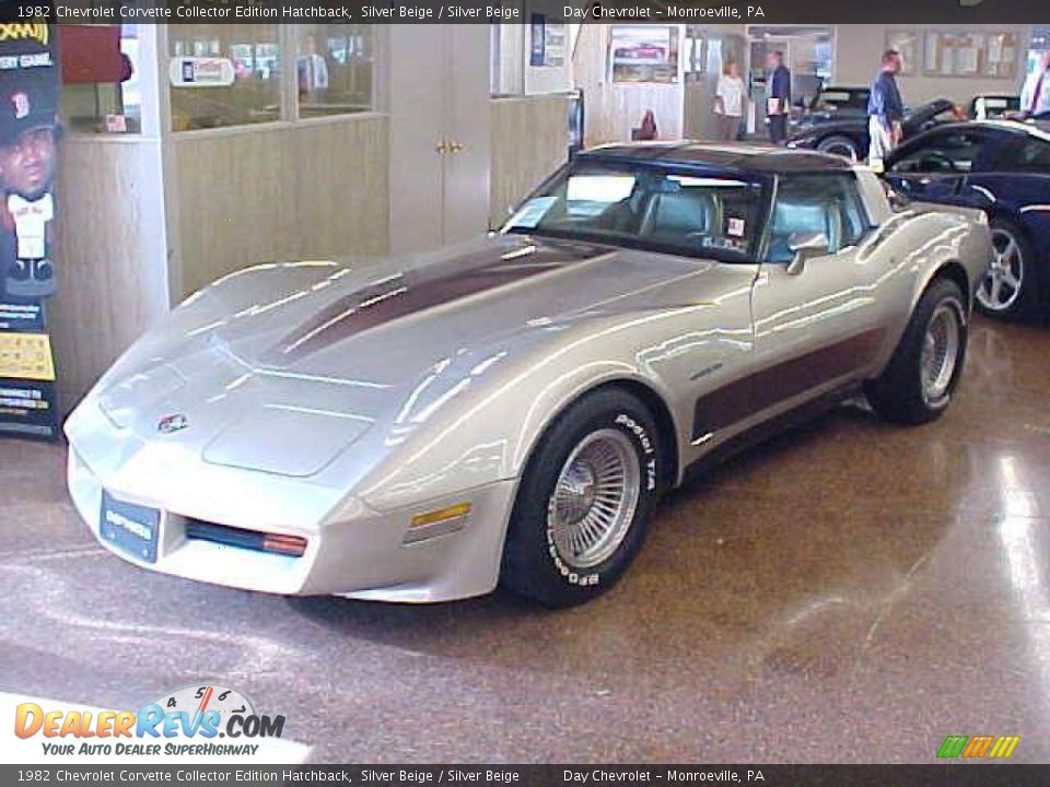 Front 3/4 View of 1982 Chevrolet Corvette Collector Edition Hatchback Photo #1