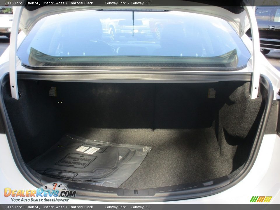 2016 Ford Fusion SE Oxford White / Charcoal Black Photo #11