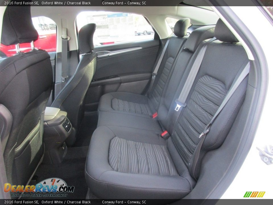 2016 Ford Fusion SE Oxford White / Charcoal Black Photo #18