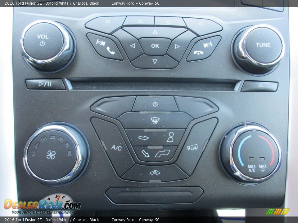 2016 Ford Fusion SE Oxford White / Charcoal Black Photo #28