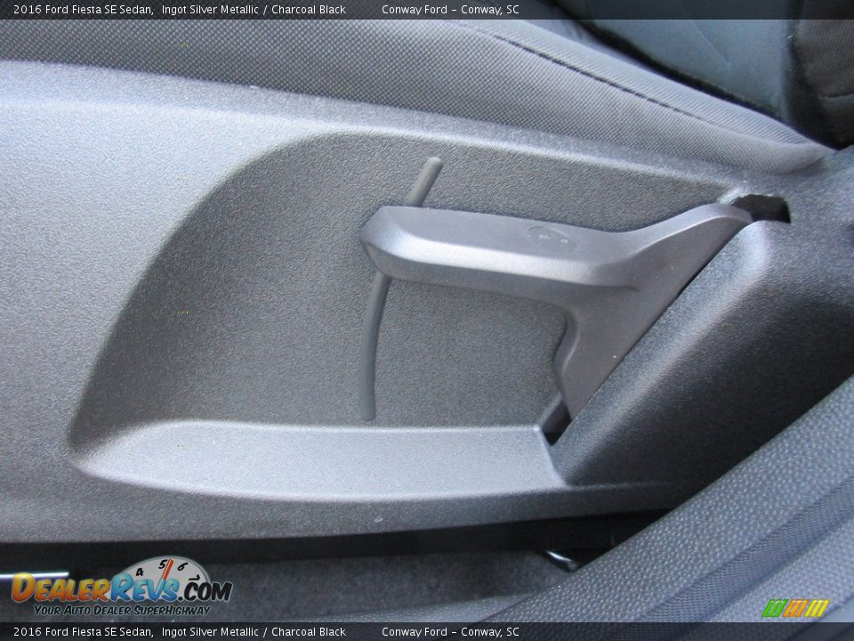 2016 Ford Fiesta SE Sedan Ingot Silver Metallic / Charcoal Black Photo #17