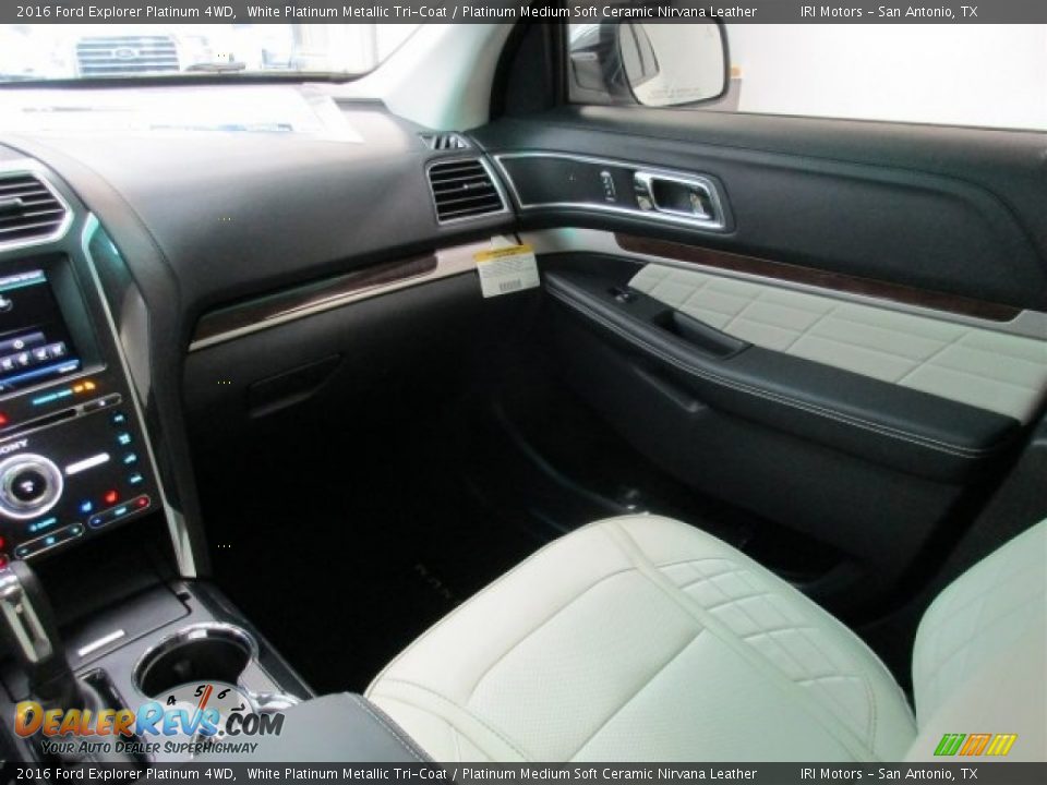 2016 Ford Explorer Platinum 4WD White Platinum Metallic Tri-Coat / Platinum Medium Soft Ceramic Nirvana Leather Photo #15