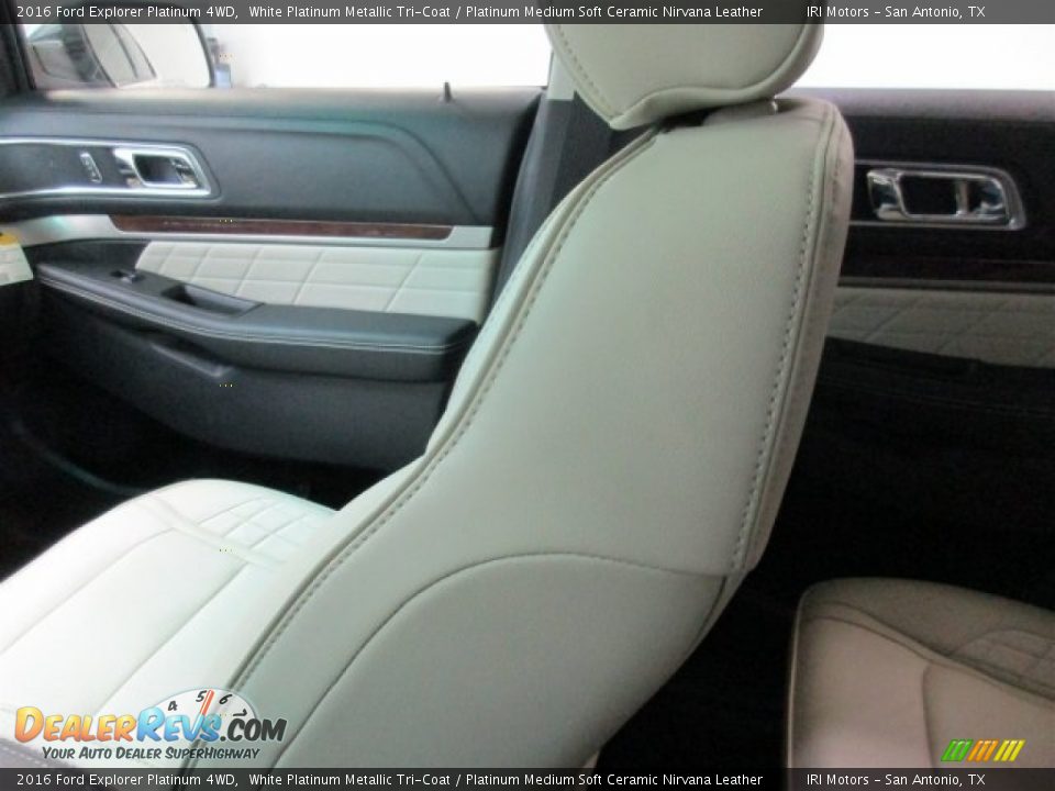 2016 Ford Explorer Platinum 4WD White Platinum Metallic Tri-Coat / Platinum Medium Soft Ceramic Nirvana Leather Photo #16