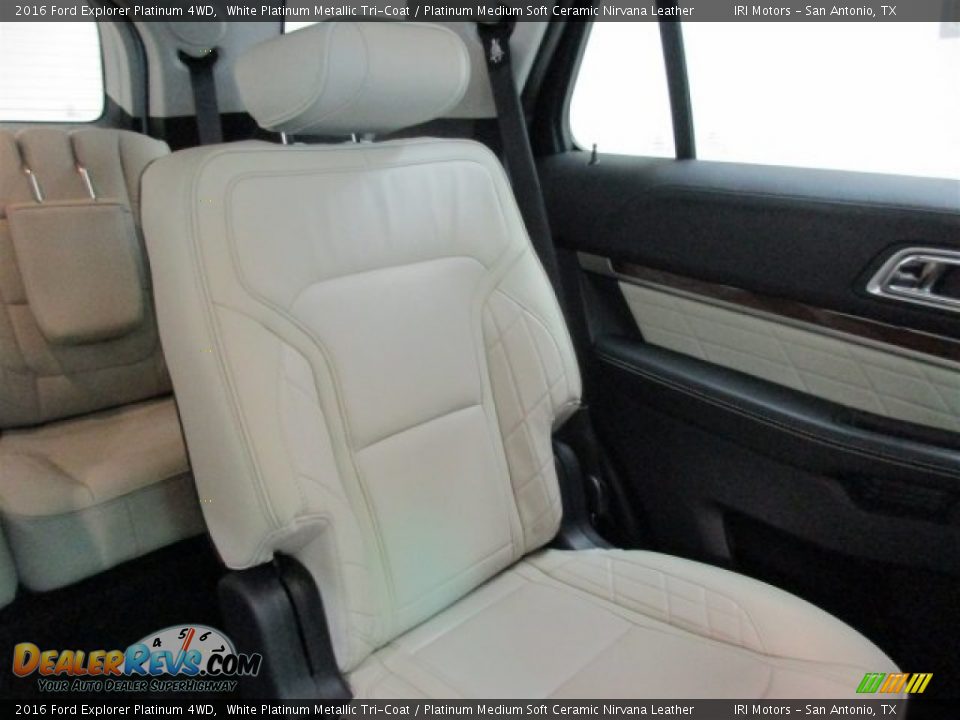 2016 Ford Explorer Platinum 4WD White Platinum Metallic Tri-Coat / Platinum Medium Soft Ceramic Nirvana Leather Photo #19