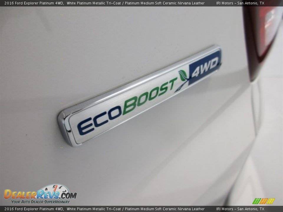 2016 Ford Explorer Platinum 4WD White Platinum Metallic Tri-Coat / Platinum Medium Soft Ceramic Nirvana Leather Photo #31