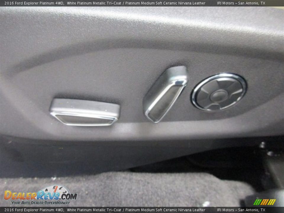 2016 Ford Explorer Platinum 4WD White Platinum Metallic Tri-Coat / Platinum Medium Soft Ceramic Nirvana Leather Photo #32