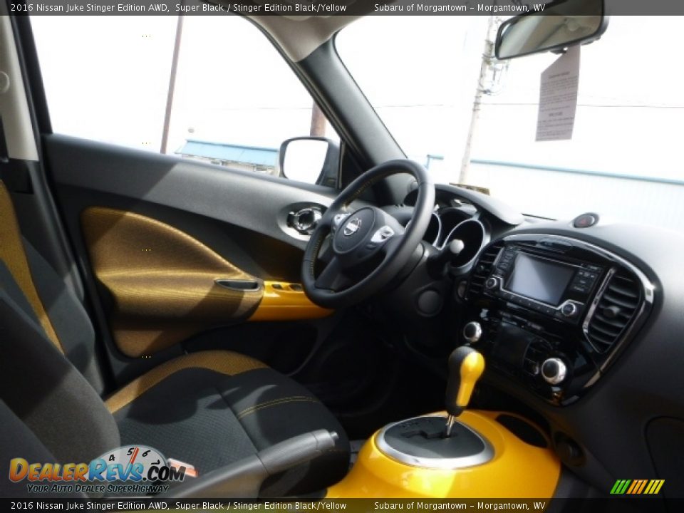 2016 Nissan Juke Stinger Edition AWD Super Black / Stinger Edition Black/Yellow Photo #4
