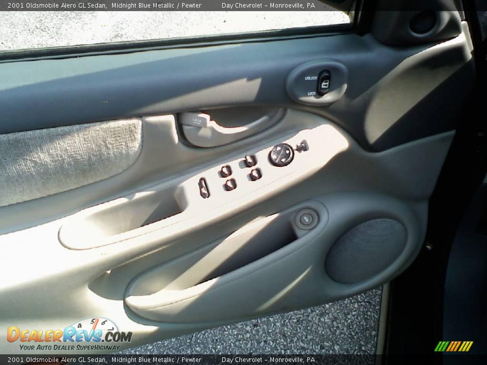 2001 Oldsmobile Alero GL Sedan Midnight Blue Metallic / Pewter Photo #12