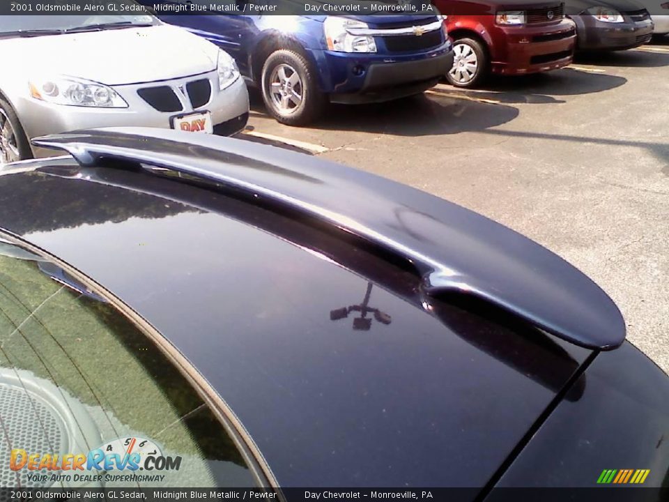 2001 Oldsmobile Alero GL Sedan Midnight Blue Metallic / Pewter Photo #18