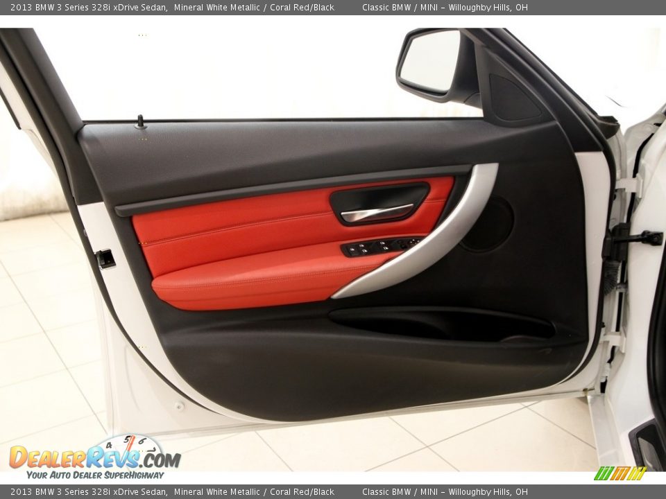 Door Panel of 2013 BMW 3 Series 328i xDrive Sedan Photo #4