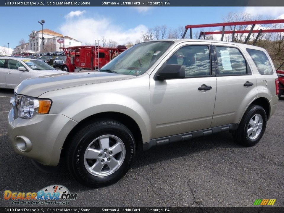 Front 3/4 View of 2010 Ford Escape XLS Photo #5