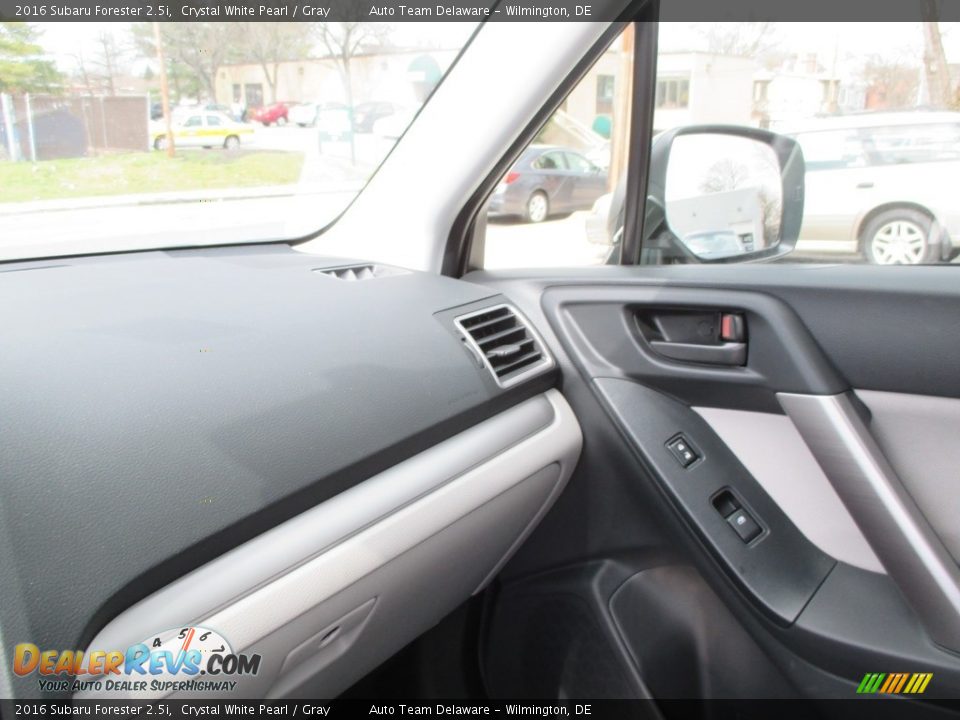 2016 Subaru Forester 2.5i Crystal White Pearl / Gray Photo #17