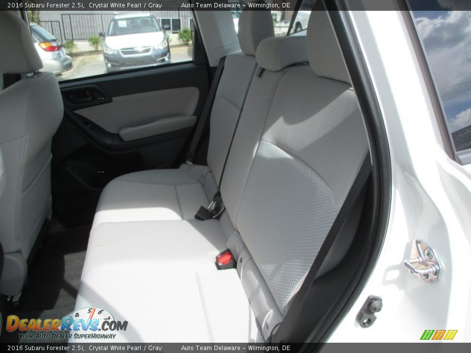 2016 Subaru Forester 2.5i Crystal White Pearl / Gray Photo #21