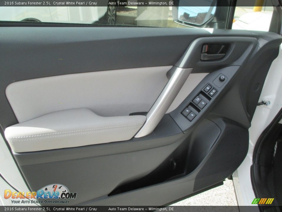 2016 Subaru Forester 2.5i Crystal White Pearl / Gray Photo #24