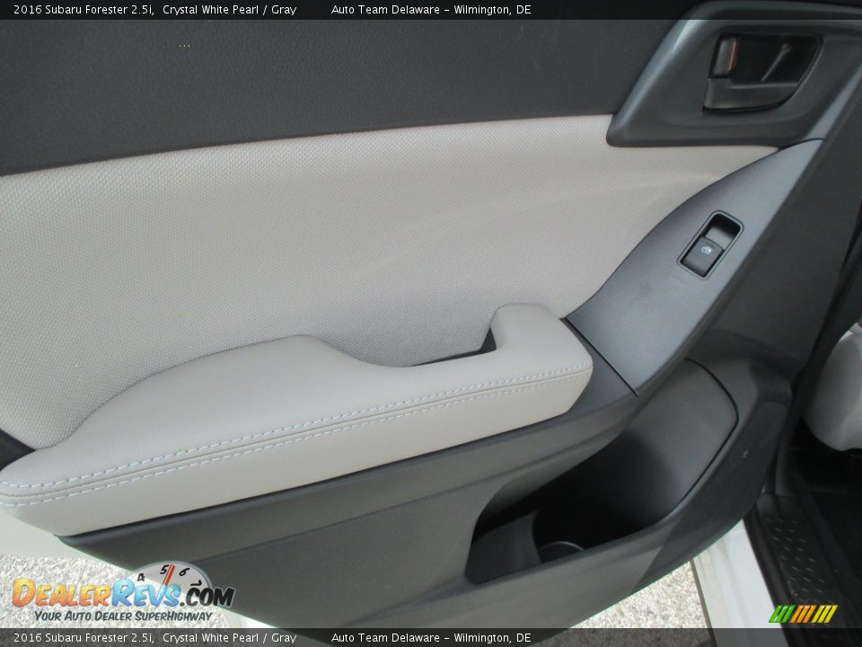 2016 Subaru Forester 2.5i Crystal White Pearl / Gray Photo #25