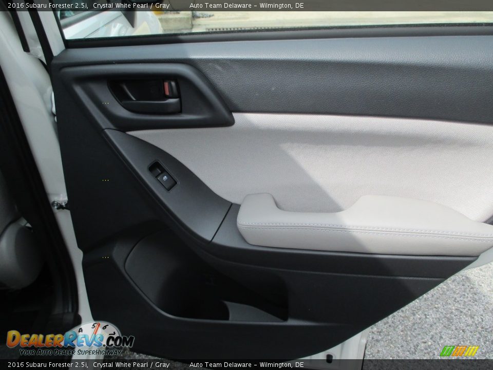 2016 Subaru Forester 2.5i Crystal White Pearl / Gray Photo #26