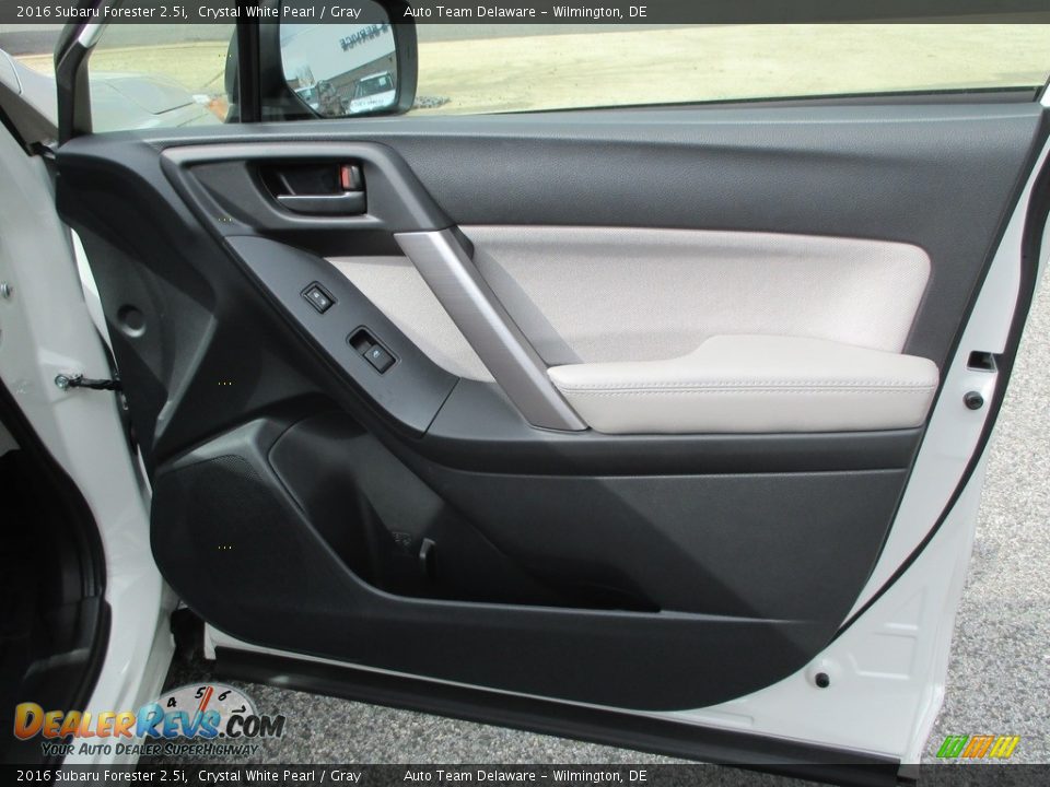 2016 Subaru Forester 2.5i Crystal White Pearl / Gray Photo #27